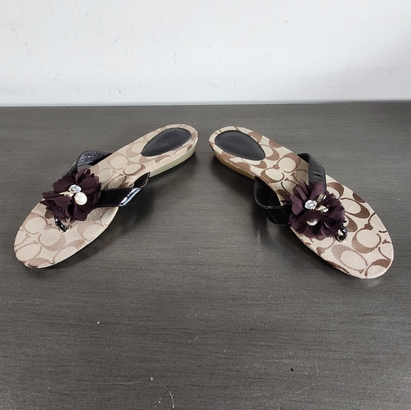 Coach Serenity Floral Charms Bling Patent Leather Flipflops Sandals Sz 7M NWOB - Picture 3 of 8